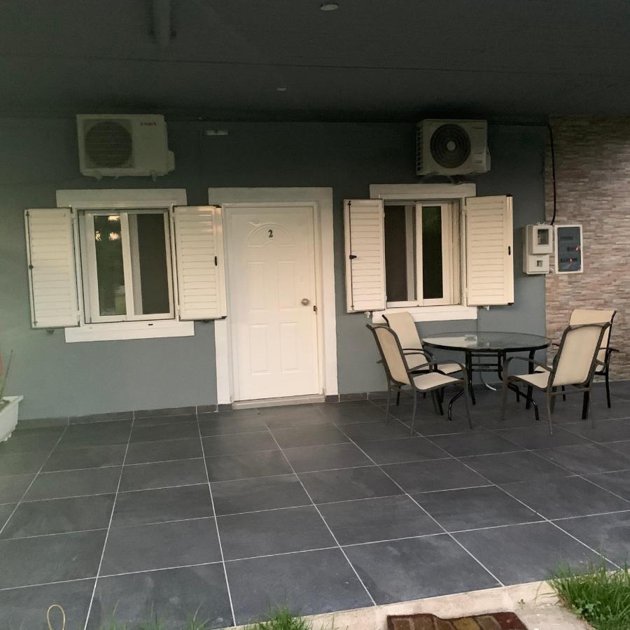 Villa Pap Preveza Luaran gambar
